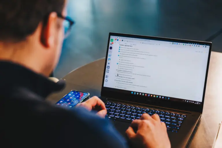 Informatie delen met collega’s: 5 tips voor ijzersterke interne communicatie