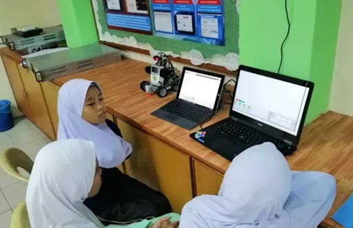 Connecting impoverished students with unconnected.org