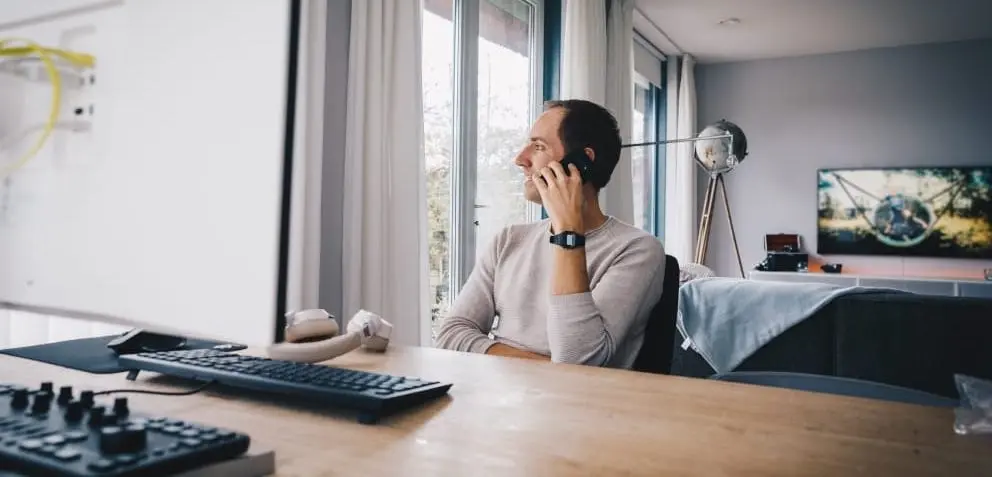 Mark aan het bellen