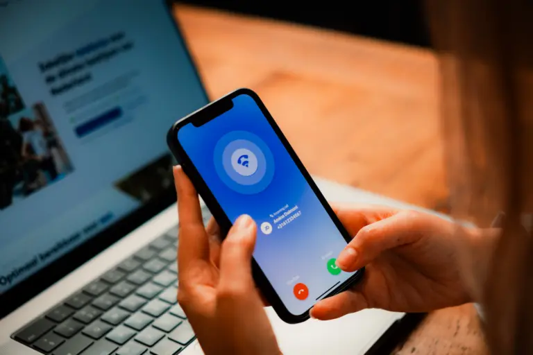 Voys Colleague using Voys VoIP on their Phone