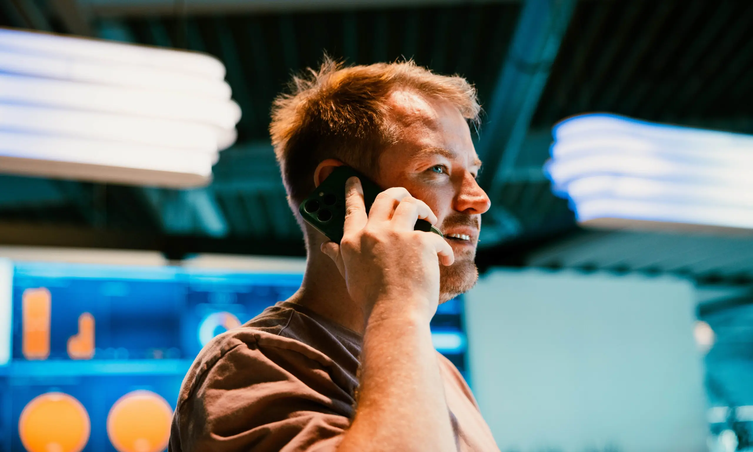 Man on phone dialing 0800 number